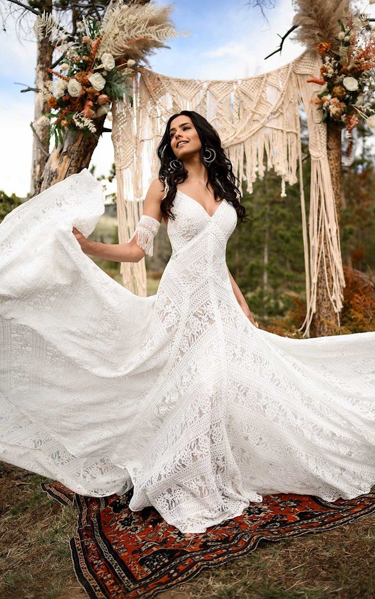 End of The Year Sample Sale at Wendy’s Bridal. Desktop Image