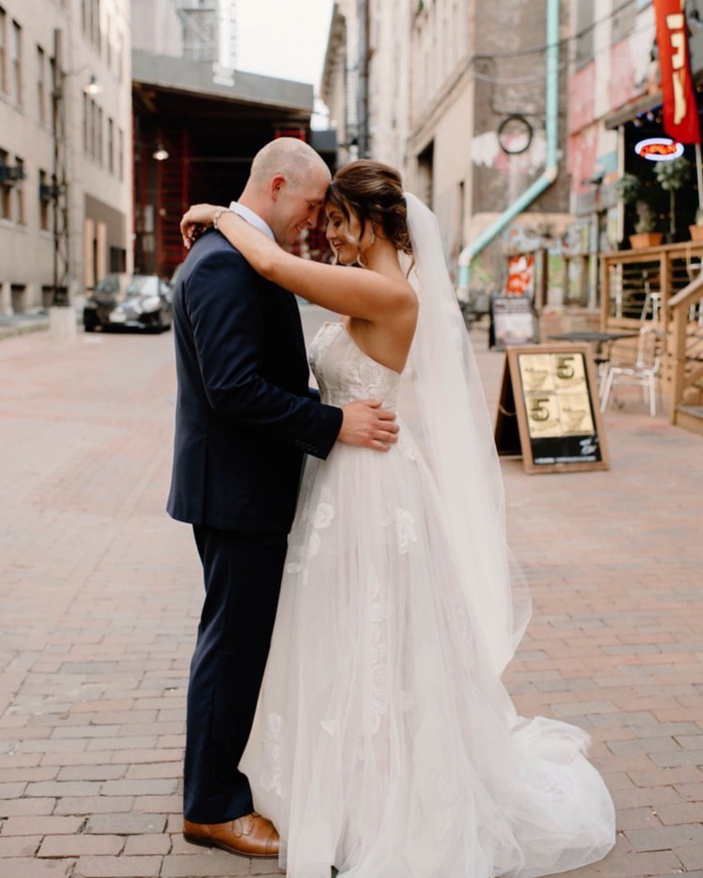 Photo of the real bride and groom in the city