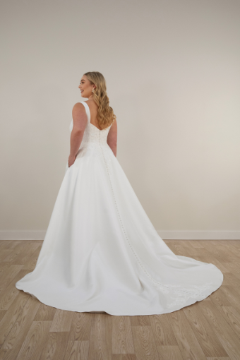Stella York Style No. 7897IV #7 default (IV-PL) Ivory Gown w Porcelain Tulle Plunge thumbnail