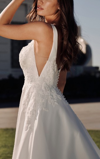 Stella York Style No. 7897IV #11 (IV-PL) Ivory Gown w Porcelain Tulle Plunge thumbnail