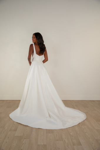 Stella York Style No. 7897IV #4 (IV-PL) Ivory Gown w Porcelain Tulle Plunge thumbnail