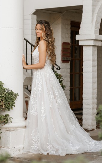 Essense of Australia Style No. D4007 #2 (IVIV-PL) IVR LACE TULLE & REGAL ORGANZA OV IVR GWN W PLN TULLE PLUNGE thumbnail