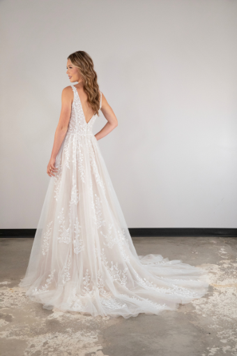 Essense of Australia Style No. D4007 #5 (IVIV-PL) IVR LACE TULLE & REGAL ORGANZA OV IVR GWN W PLN TULLE PLUNGE thumbnail