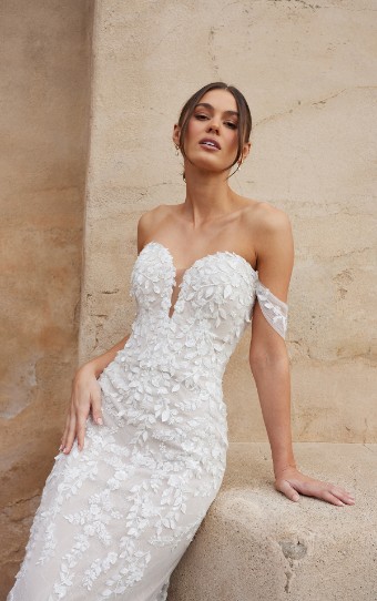 Essense of Australia Style No. D3992IV #8 (IVIV-PL) Ivory Lace & Tulle over Ivory Gown w Porcelain Tulle Plunge thumbnail