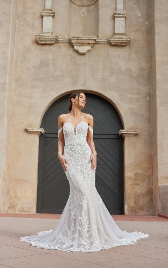 Essense of Australia Style No. D3992IV #7 (IVIV-PL) Ivory Lace & Tulle over Ivory Gown w Porcelain Tulle Plunge thumbnail