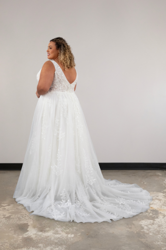 Essense of Australia Style No. D4007IQ #1 (IVIV-PL) IVR LACE TULLE & REGAL ORGANZA OV IVR GWN W PLN TULLE PLUNGE (IVBC-PL) IVR LACE TULLE & BSC REGAL ORG OV BSC GWN W PLN TULLE PLUNGE thumbnail