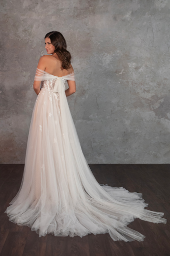 Essense of Australia Style No. D4286CR #3 (IVBC-PL) IVORY LACE & TULLE OVER BISCOTTI GWN W PORCELAIN TULLE PLUNGE thumbnail